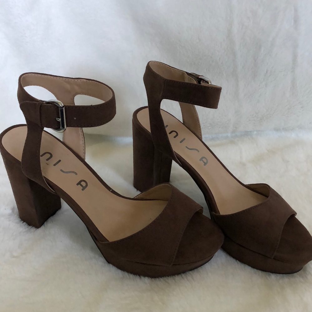 Brown suede unisa heels